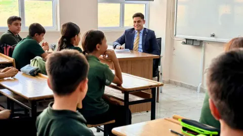 Tut Kaymakamı Abdulhamit Bağış, Yaylımlı'de öğrencilerle buluştu