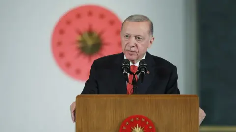 Erdoğan: Yarım yılda turizm geliri 25,7 milyar dolar, yıl sonu hedefi 65 milyar