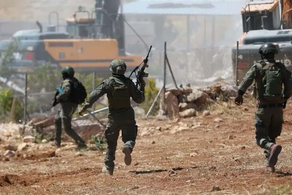 Batı Şeria'da İsrail Baskınları: 1 Yaralı ve 4 Kadın Alıkonuldu Batı Şeria'da İsrail Baskınları: 1 Yaralı ve 4 Kadın Alıkonuldu