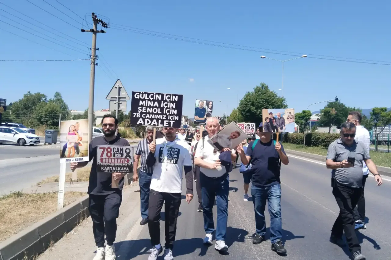 Ankara'da Yangın Gündemi: 78 Can İçin Adalet Yürüyüşü ve Yerel Yangınlar Ankara'da Yangın Gündemi: 78 Can İçin Adalet Yürüyüşü ve Yerel Yangınlar