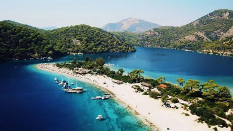 Ölüdeniz 2027 sezonuna hazırlanıyor: Yeni giriş ücreti, ziyaretçi kotası ve koruma kuralları netleşti