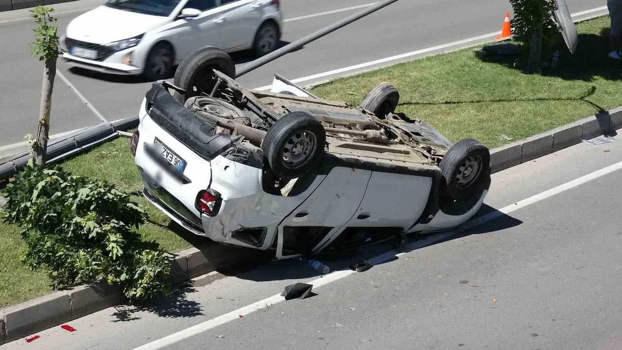 Malatya-Elazığ kara yolunda trafik kazası: 3 yaralı Malatya-Elazığ kara yolunda trafik kazası: 3 yaralı