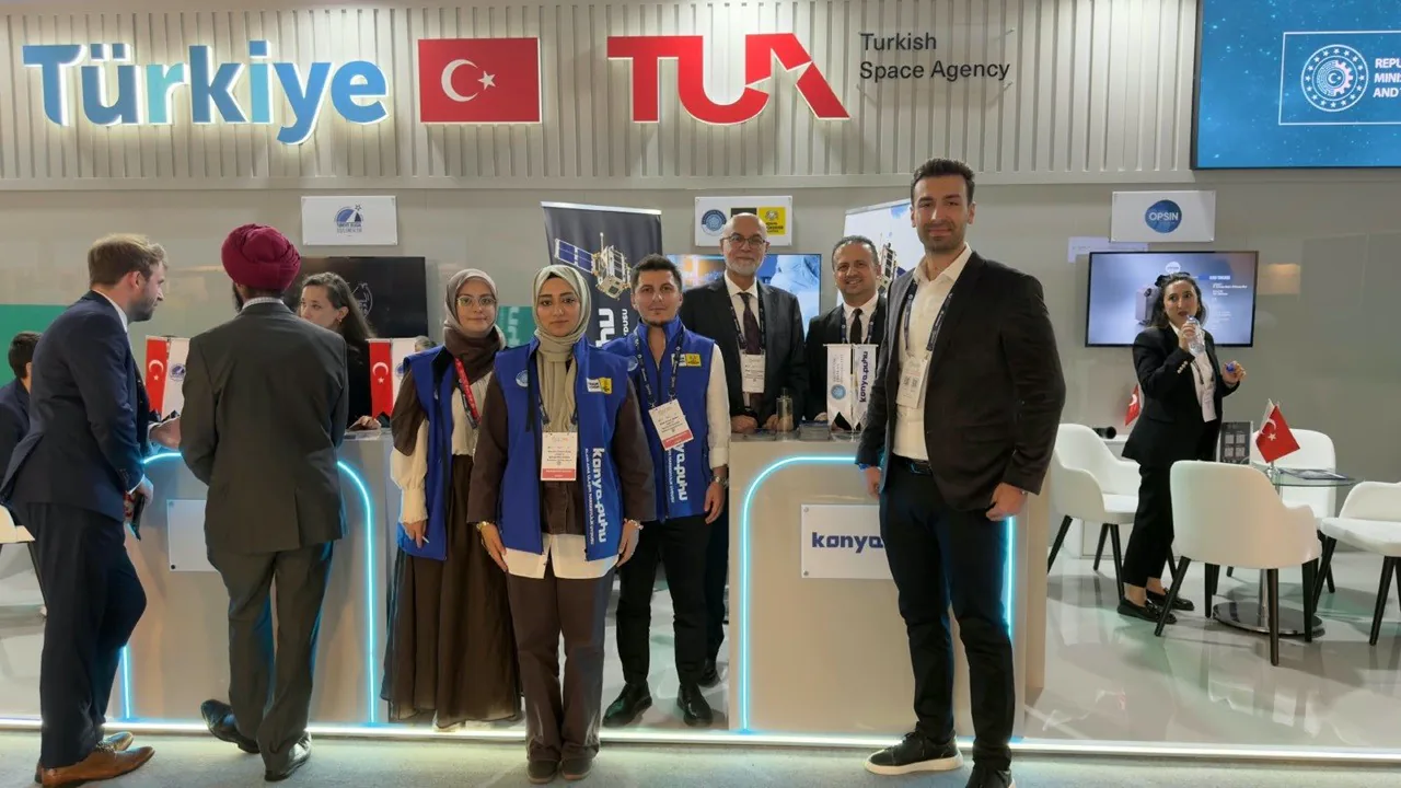 Konya'nın 'PUHU' Küp Uydusu 77. Uzay Kongresi'nde Dünyaya Tanıtıldı Konya'nın 'PUHU' Küp Uydusu 77. Uzay Kongresi'nde Dünyaya Tanıtıldı