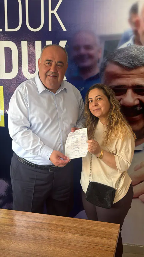 Milletvekili Aldatmaz'dan Siyasi İletişimde Sıradışı Adım: Kayıt İşlemini Bizzat Yaptı Milletvekili Aldatmaz'dan Siyasi İletişimde Sıradışı Adım: Kayıt İşlemini Bizzat Yaptı
