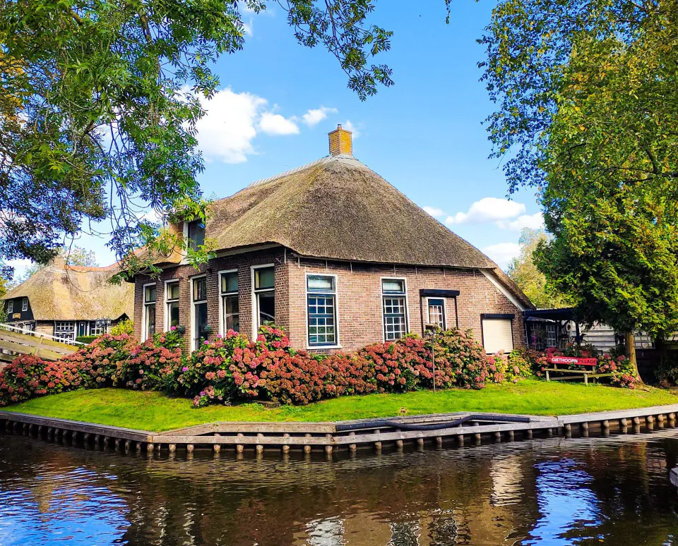 Hollanda'nın Saklı Köyü Den Ham ve Groningen Bölgesi'nin Dinamikleri görseli