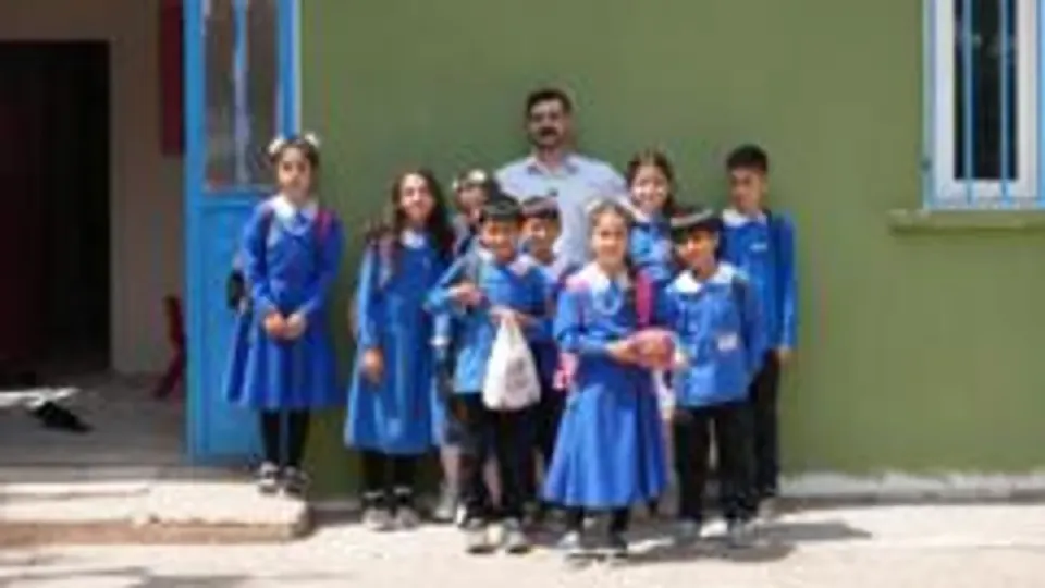 Köy Okull arında Öğretmenlik: Kırsal Eğitimdeki Zorluklar ve Sosyal Roller görseli