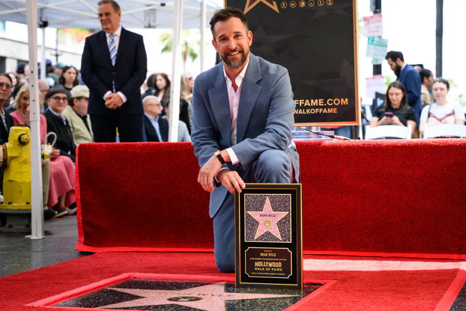 Noah Wyle'dan Kariyer Dönüşü: The Pitt ve Walk of Fame Gururu görseli