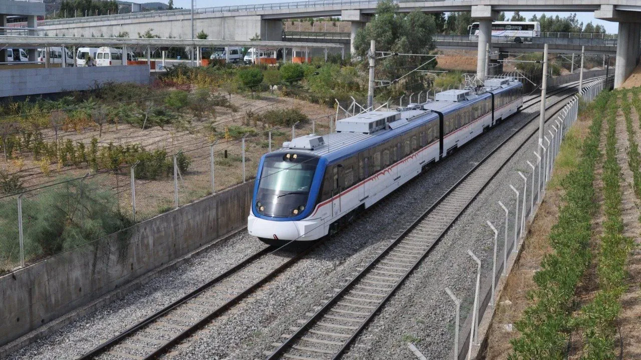 İZBAN'a 90 dakikalık aktarma dönüyor: Belediye-TCDD protokolü hazırlanıyor İZBAN'a 90 dakikalık aktarma dönüyor: Belediye-TCDD protokolü hazırlanıyor