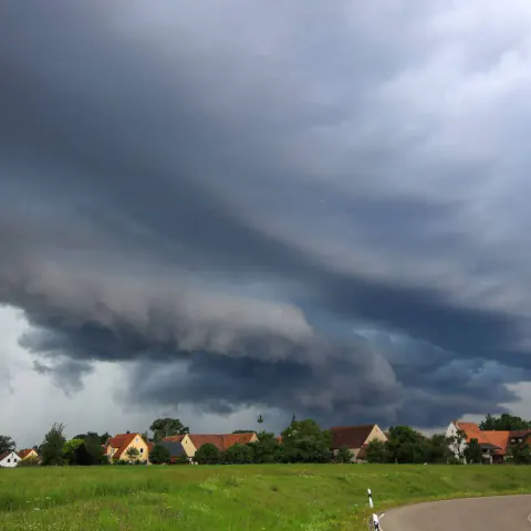 Köln ve Düsseldorf'ta Hava Durumu: Beklenen Şiddetli Yağışlar ve Sıcaklık Düşüşü