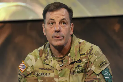 ABD Ordusu General Christopher T. Donahue Kimdir? Görevleri ve Kariyeri