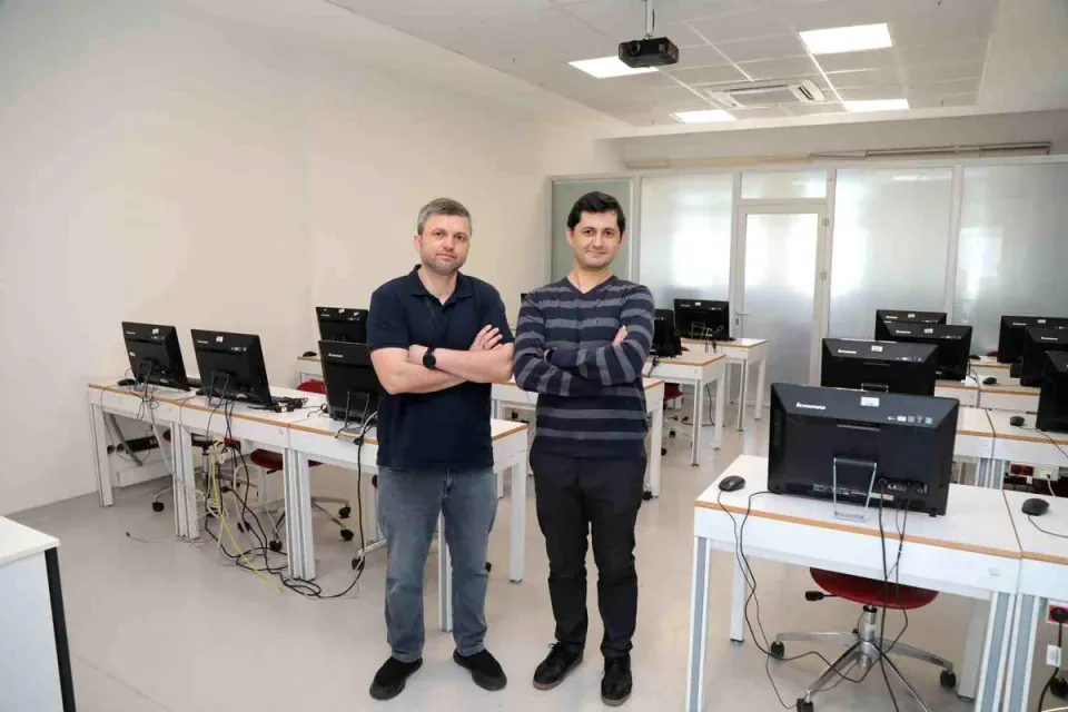 Ekosistemi Tehdit Eden İstilacı: Asya Dev Hornetsi Nedir? görseli