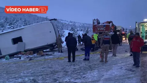Galler'de A484 Karayolunda Otobüs Kazası: Bölgeye Acil Servis Sevk Edildi