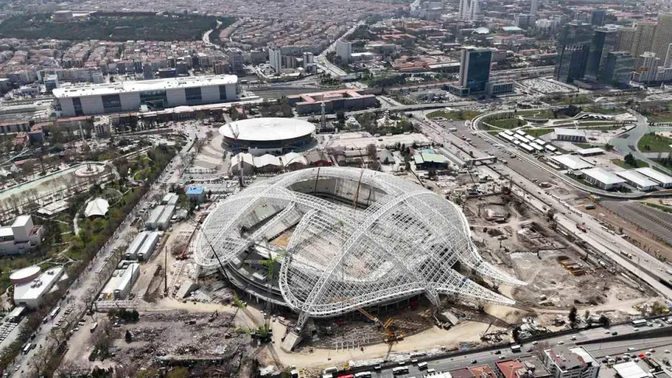 Ankara 19 Mayıs Stadyumu'nda Dev Adım: Dünyanın En Büyük 3. Çatı Yapısı görseli