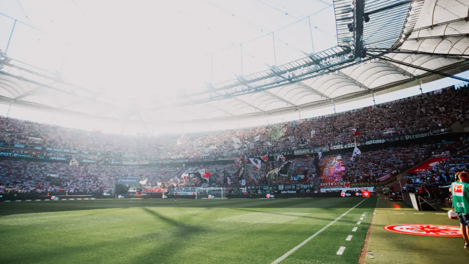 Avrupa'nın Atmosfer Merkezi: Deutsche Bank Park ve Eintracht Frankfurt Ruhu görseli
