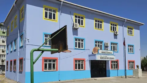 Güçlükonak'ta Okullarda Yenileme Seferberliği Başladı