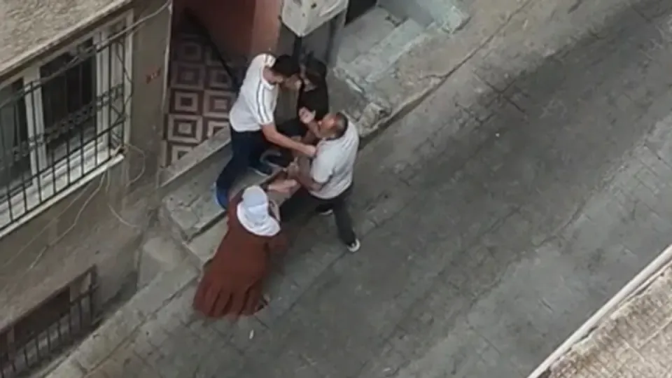 Beyoğlu'nda Fön Parası Tartışması Taşlı ve Sopalı Baskınla Bitti görseli