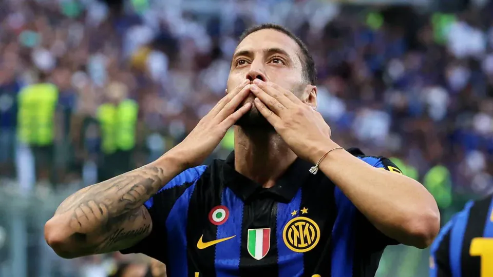 Inter, Hakan Çalhanoğlu için netleşti: Yeni sözleşme masaya yatırıldı görseli