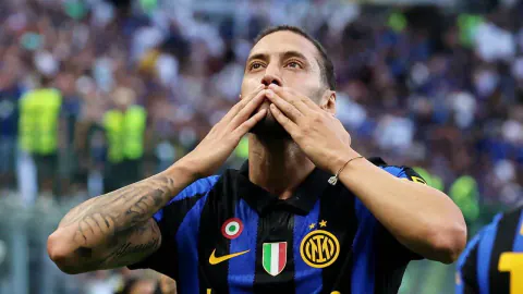 Inter, Hakan Çalhanoğlu için netleşti: Yeni sözleşme masaya yatırıldı