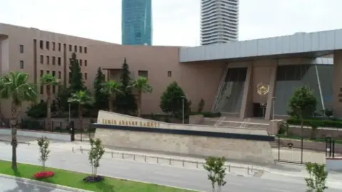 İzmir'de Yasa Dışı Bahis Operasyonu: 2 Milyar Liralık Para Trafiği Tespit Edildi