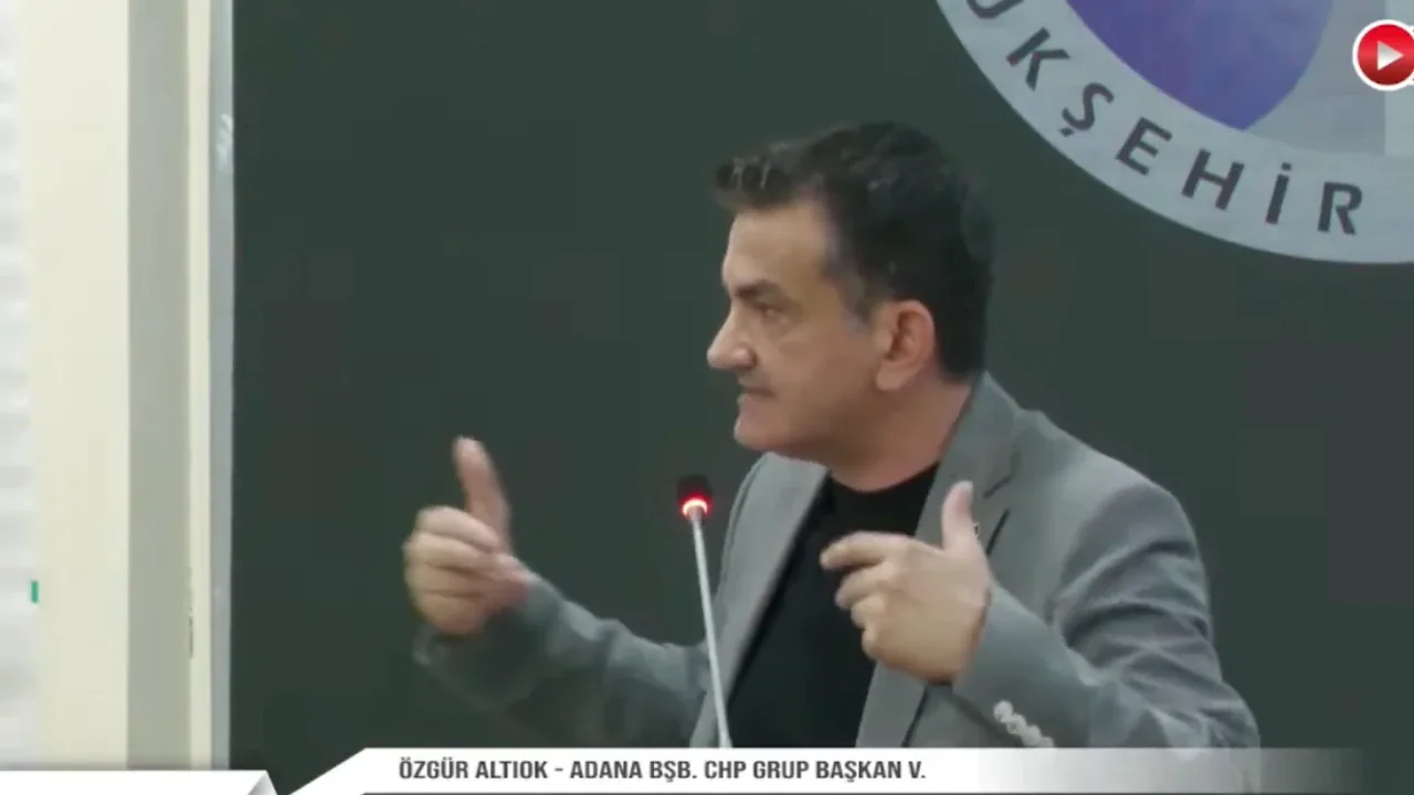 Adana Büyükşehir Meclisi'nde 'Şiir' Polemiği ve Köprü Müjdesi Adana Büyükşehir Meclisi'nde 'Şiir' Polemiği ve Köprü Müjdesi