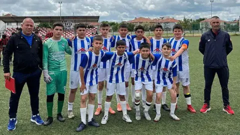 Sırçalı Belediyespor U13 Ligi'nde Şampiyonluk Kupasını Kaldırdı