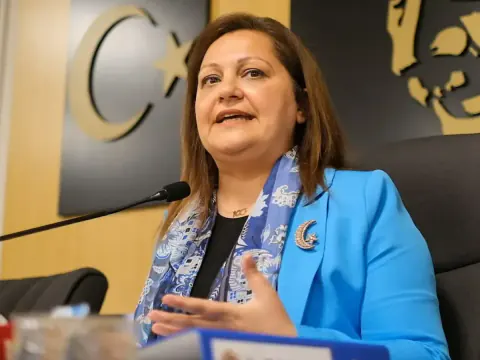 AKP'li Burcu Köksal'ın WhatsApp 'Durum' Kazası Siyasi Gündemde