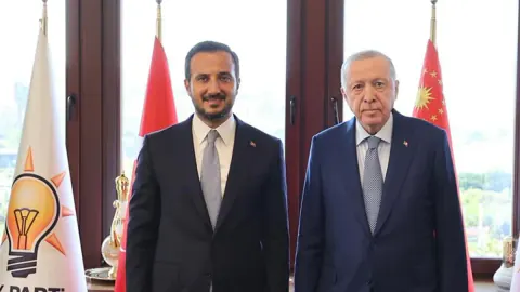 Cumhurbaşkanı Erdoğan Haliç'teki Yeni Başkanlık Binasında Teşkilatla Bir Araya Geldi
