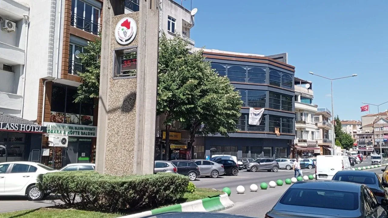 Kırklareli'nde Sıcaklık Alarmı: Fırtına ve Kuvvetli Rüzgar Uyarısı Kırklareli'nde Sıcaklık Alarmı: Fırtına ve Kuvvetli Rüzgar Uyarısı