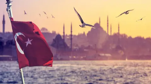 2 Ekim Cuma Namazı Saatleri Açıklandı: İstanbul 12:59, Ankara 12:43, İzmir 13:06