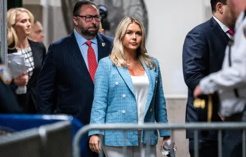 Beyaz Saray'da Kritik Değişim: Karoline Leavitt Doğum İznine Ayrılıyor