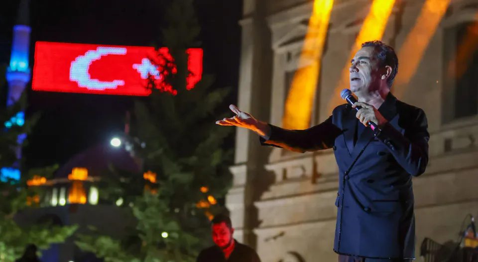 Sivas Kongresi 107. Yılında Ferhat Göçer Coşkuya Daldırdı: Binlerce Sivaslı Tarihi Meydanda Buluştu görseli