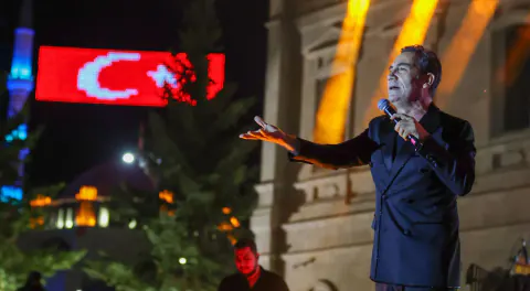 Sivas Kongresi 107. Yılında Ferhat Göçer Coşkuya Daldırdı: Binlerce Sivaslı Tarihi Meydanda Buluştu