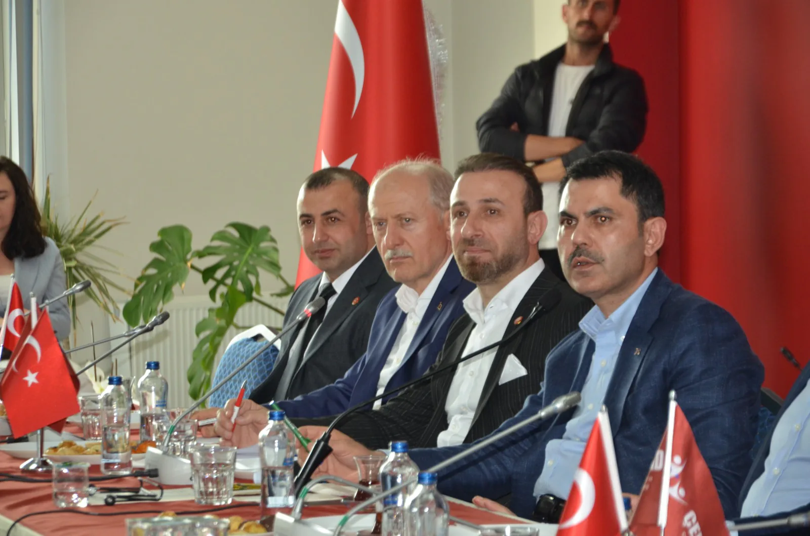 Karaman Heyeti Bakan Murat Kurum ile Buluştu: Yeni Yatırımlar Gündemde Karaman Heyeti Bakan Murat Kurum ile Buluştu: Yeni Yatırımlar Gündemde