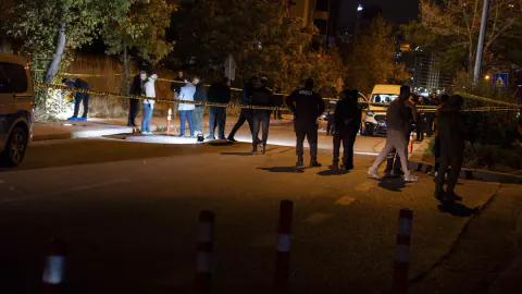 Ankara Pursaklar'da uygulama noktasına silahlı saldırı: 1 polis şehit, 3 şüpheli tutuklandı