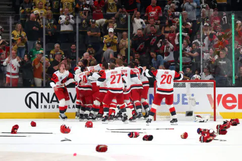 Carolina Hurricanes'ten Tarihi Zafer: 20 Yıllık Stanley Cup Hasreti Sona Erdi