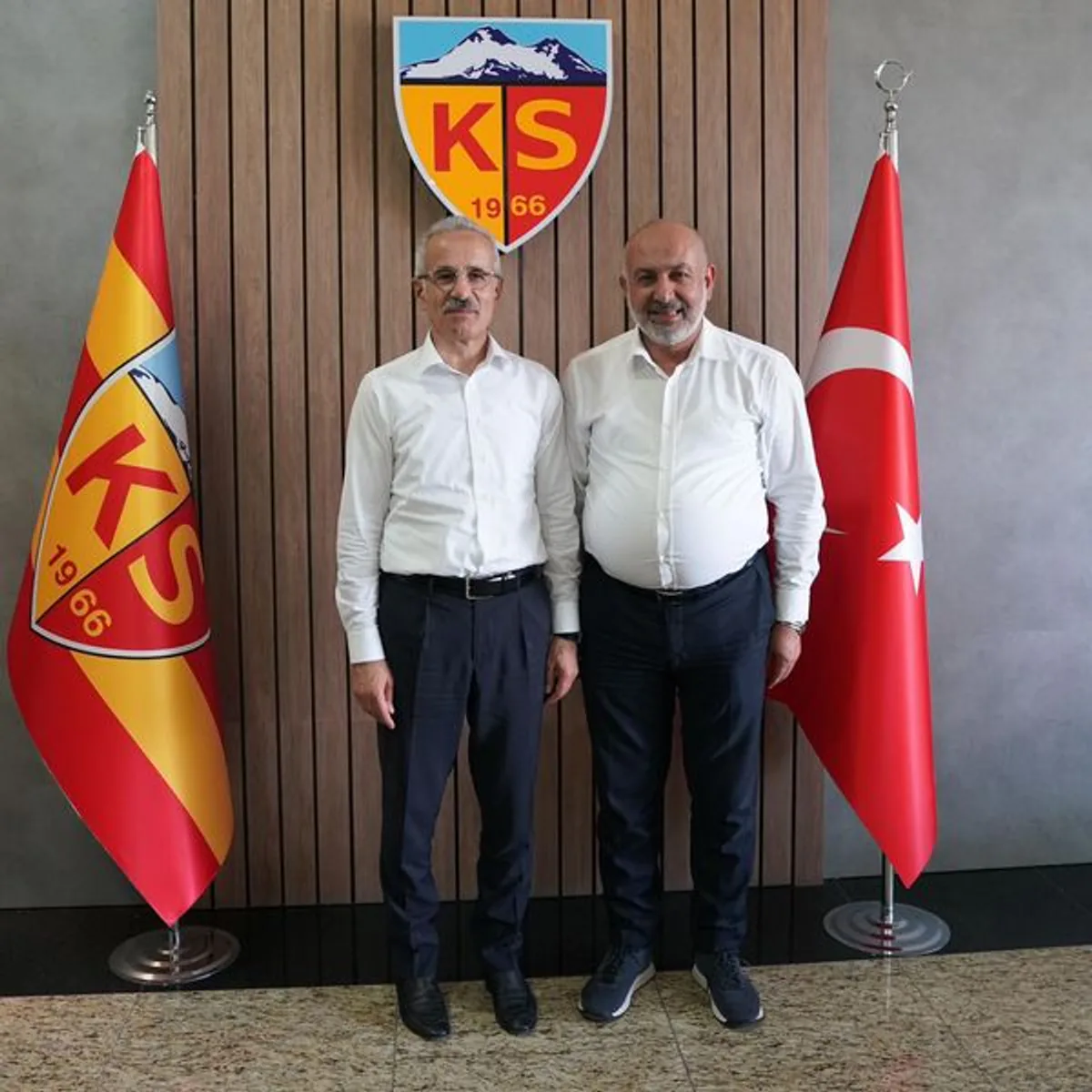 Kayserispor Kulübü'ne Ziyaret ve Destek Kayserispor Kulübü'ne Ziyaret ve Destek