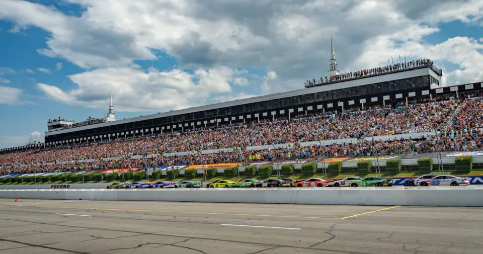 Pocono Raceway'de Kritik Saat Değişikliği: NASCAR Yarışı Öne Çekildi görseli