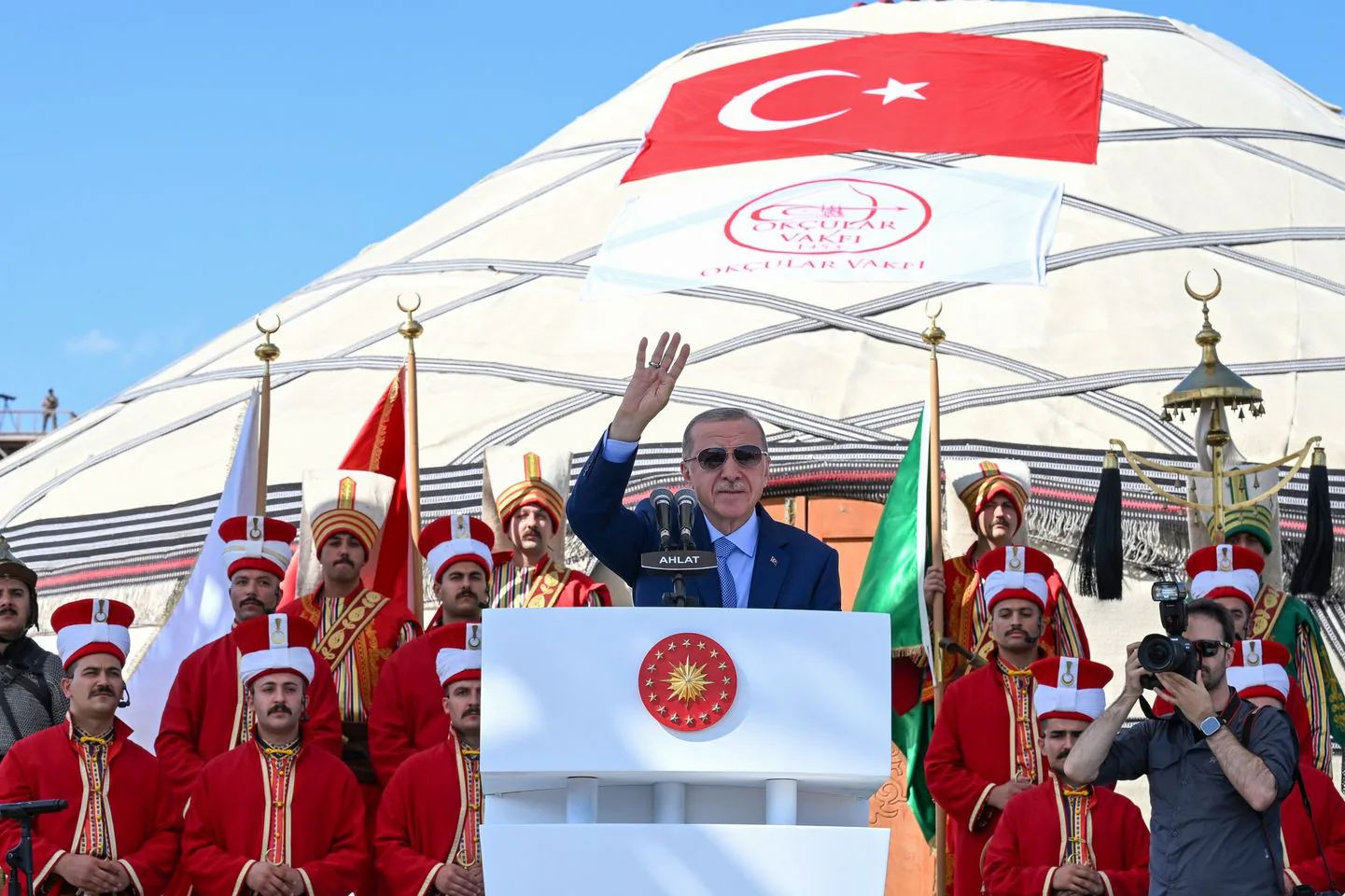 Recep Tayyip Erdoğan, Malazgirt Zaferi'nin 953. yıl dönümünde törene katıldı Recep Tayyip Erdoğan, Malazgirt Zaferi'nin 953. yıl dönümünde törene katıldı