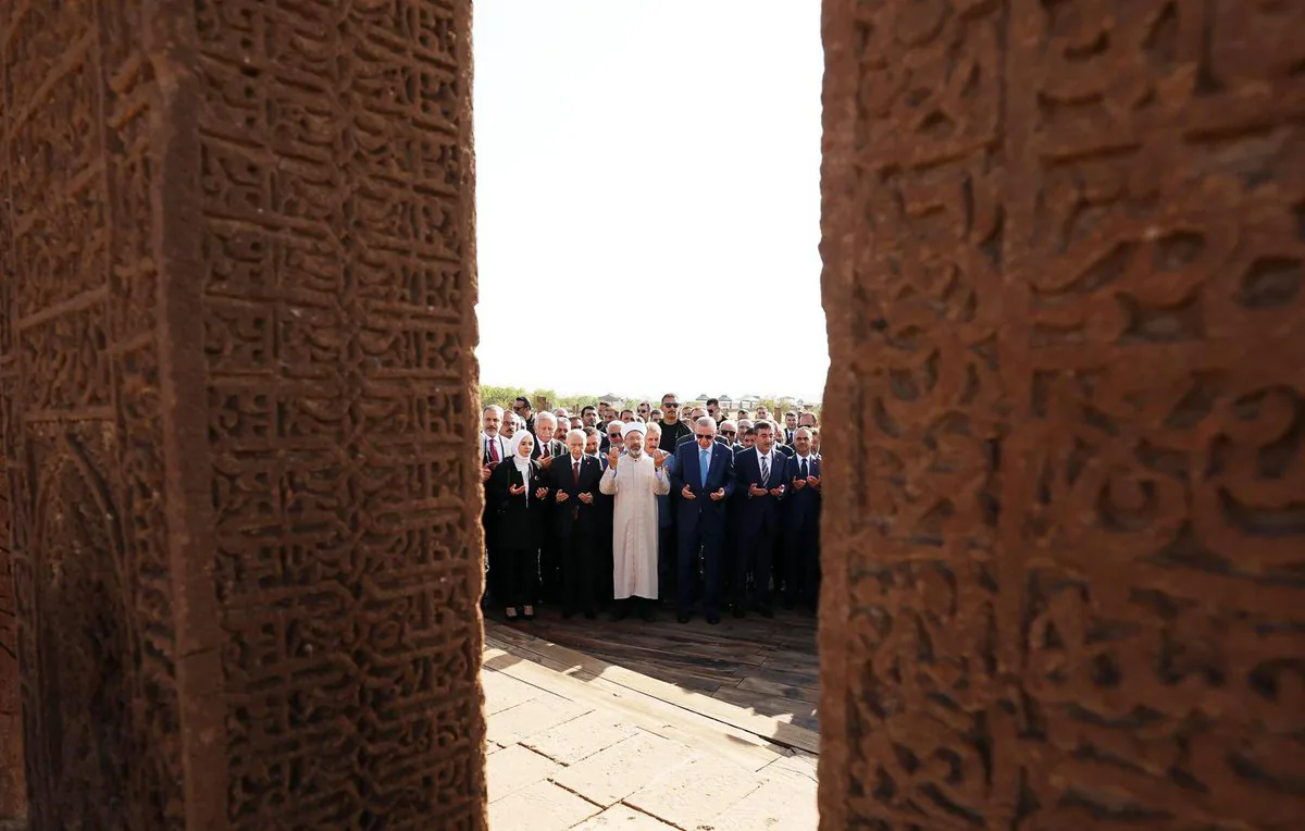 T.C. Millî Eğitim Bakanı Yusuf Tekin Ahlat'ı Ziyaret Etti T.C. Millî Eğitim Bakanı Yusuf Tekin Ahlat'ı Ziyaret Etti