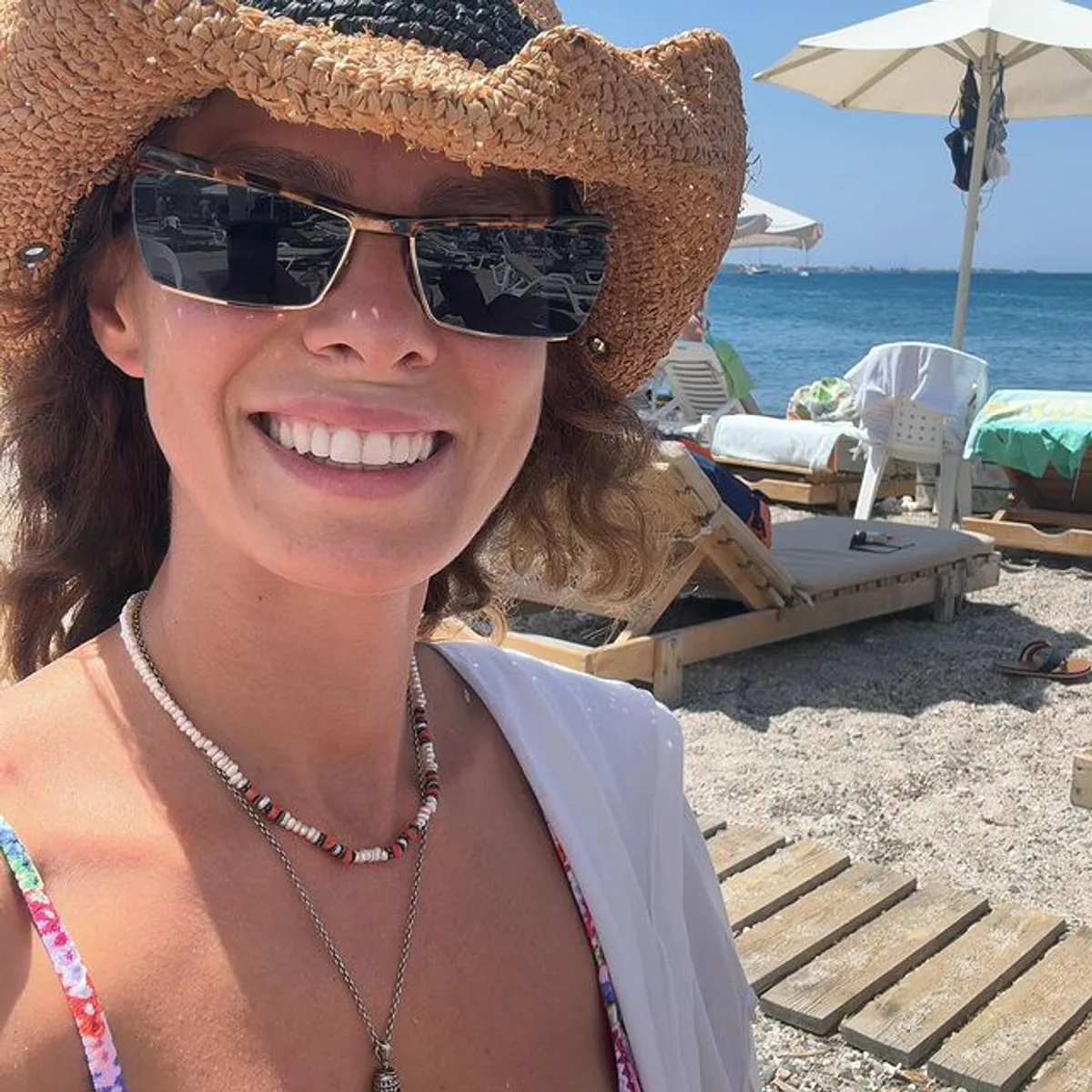 Ünlü Oyuncu Özge Özpirinçci İstanbul'a Döndü Ünlü Oyuncu Özge Özpirinçci İstanbul'a Döndü
