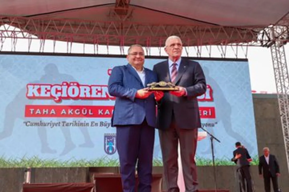 İYİ Parti Genel Başkanı Müsavat Dervişoğlu, Taha Akgül Karakucak Güreşleri'nde İYİ Parti Genel Başkanı Müsavat Dervişoğlu, Taha Akgül Karakucak Güreşleri'nde