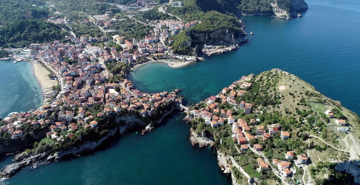 Amasra: Tarihi ve Doğal Güzellikleriyle Turistleri Ağırlıyor Amasra: Tarihi ve Doğal Güzellikleriyle Turistleri Ağırlıyor