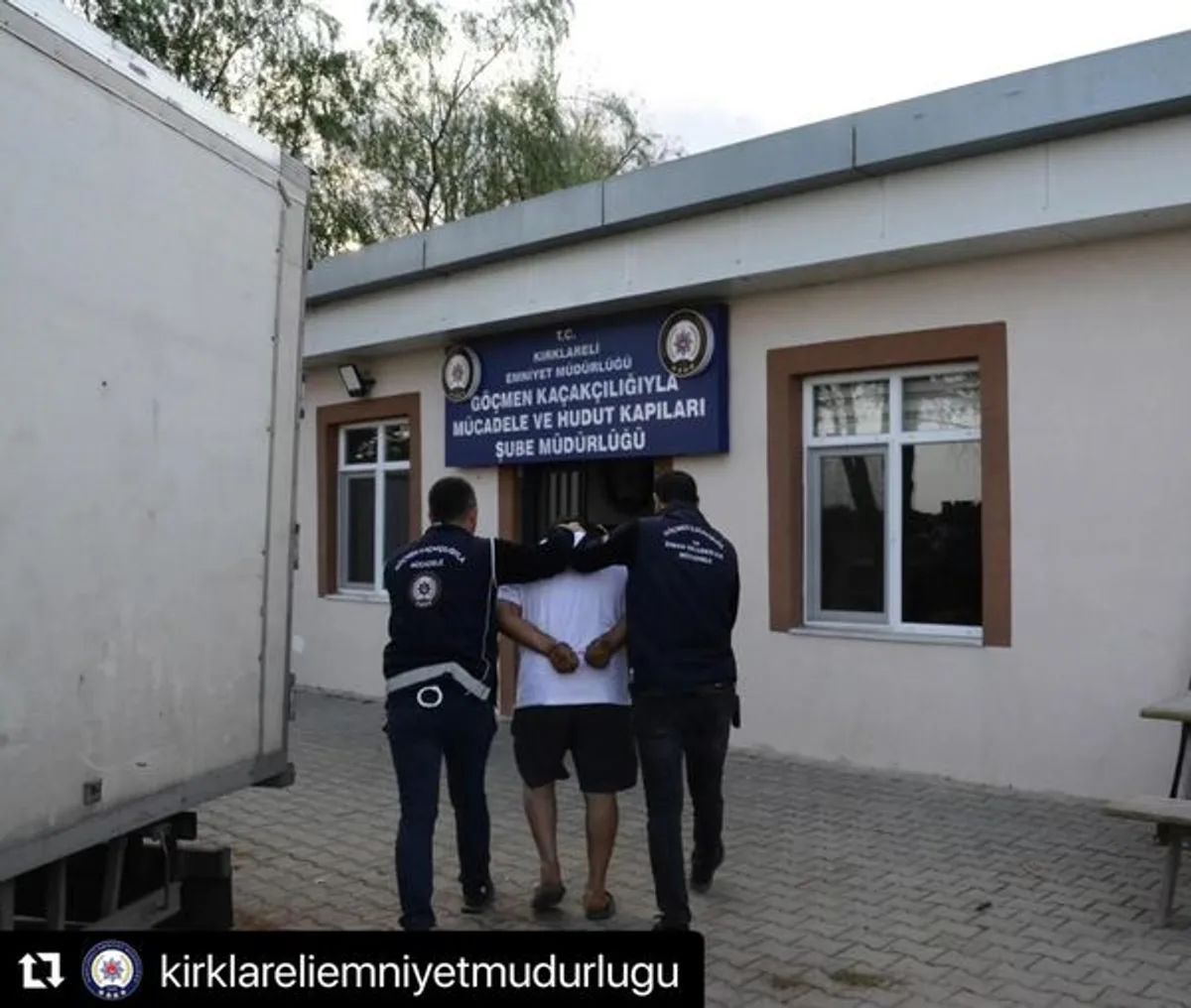 Göçmen Kaçakçılığı ile Mücadele ve Hudut Kapıları Daire Başkanlığı'ndan Başarı Haberi Göçmen Kaçakçılığı ile Mücadele ve Hudut Kapıları Daire Başkanlığı'ndan Başarı Haberi