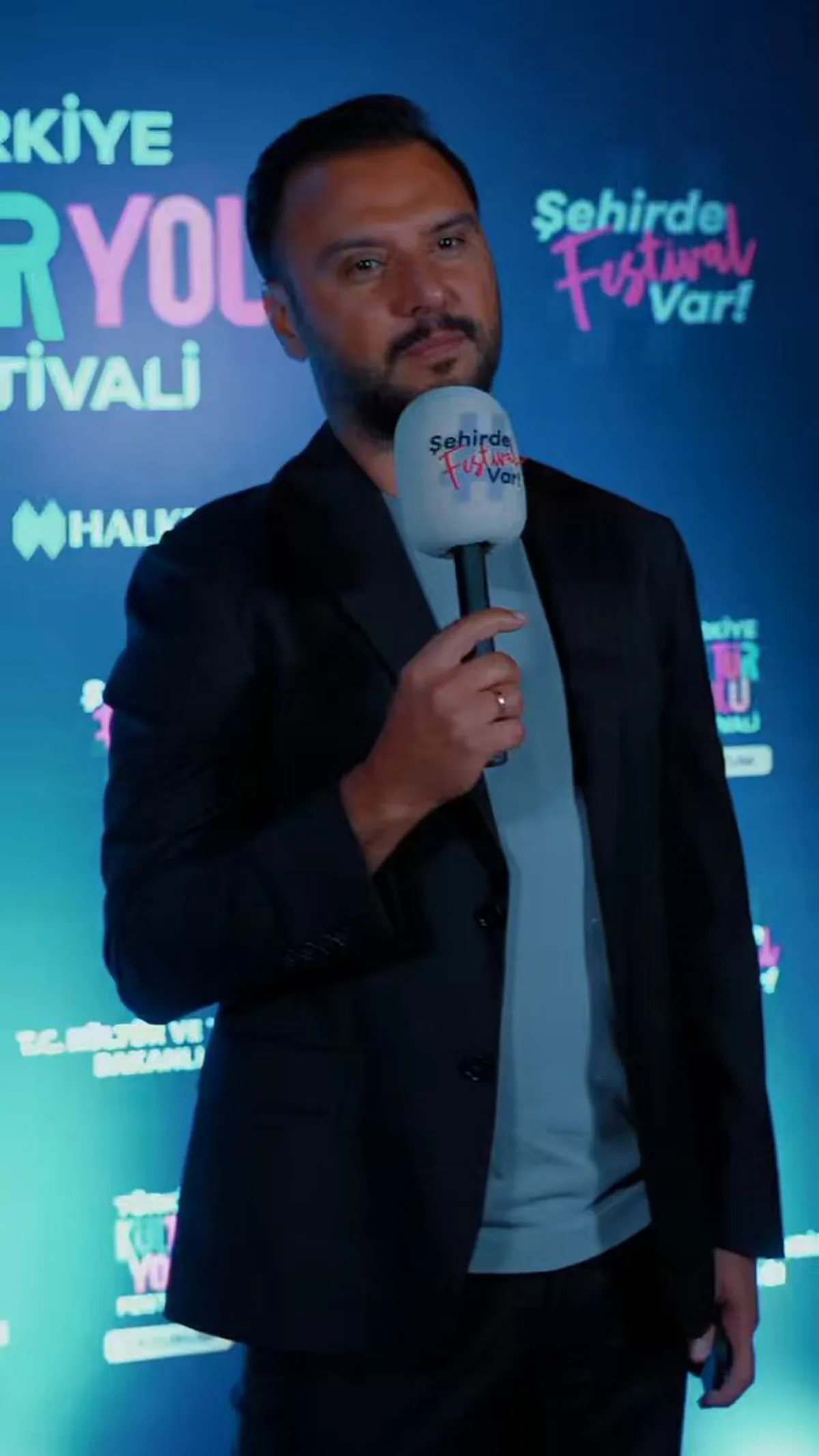 Alişan'dan Takipçilerine Festival Daveti Alişan'dan Takipçilerine Festival Daveti