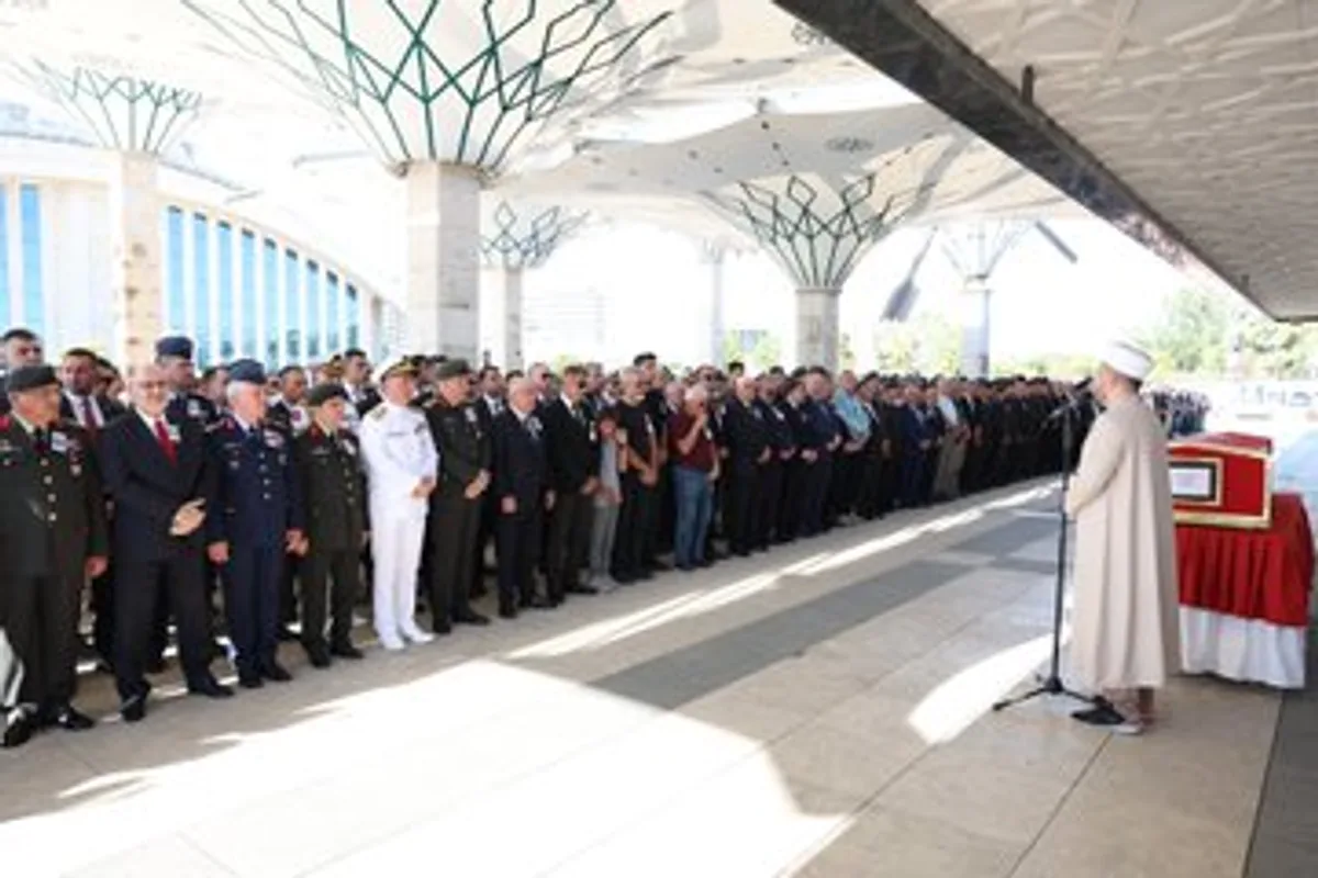Millî Savunma Bakanı Yaşar Güler, Eski Jandarma Genel Komutanı Galip Mendi'nin Cenaze Törenine Katıldı Millî Savunma Bakanı Yaşar Güler, Eski Jandarma Genel Komutanı Galip Mendi'nin Cenaze Törenine Katıldı