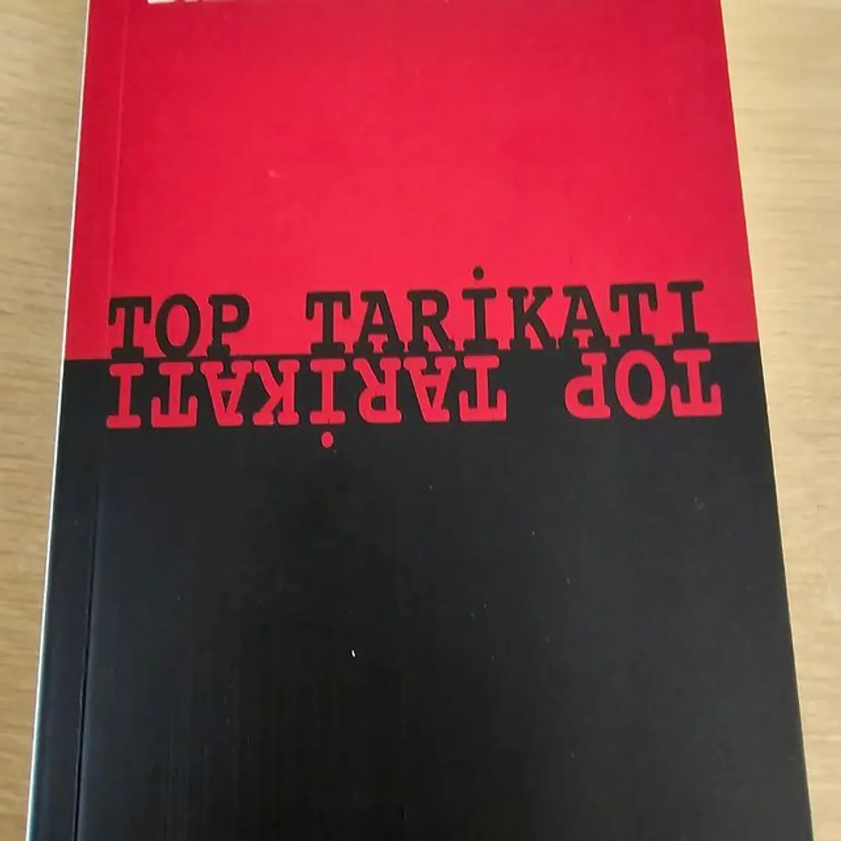 "Top Tarikatı" Kitabıyla Toplumsal Eleştiri "Top Tarikatı" Kitabıyla Toplumsal Eleştiri