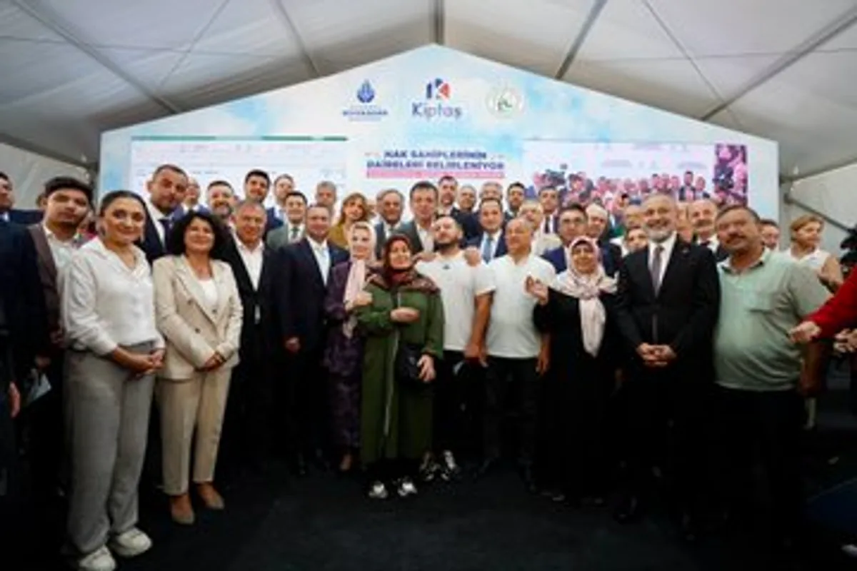 İstanbul'da Lüks Konut İnşaatları Riskli Yapıları Gölgede Bırakıyor İstanbul'da Lüks Konut İnşaatları Riskli Yapıları Gölgede Bırakıyor