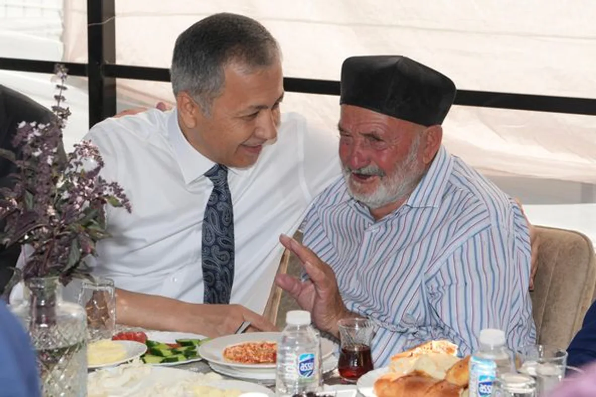 İçişleri Bakanı Ali Yerlikaya, Ahıska Türkleriyle Ahlat’ta Bir Araya Geldi İçişleri Bakanı Ali Yerlikaya, Ahıska Türkleriyle Ahlat’ta Bir Araya Geldi
