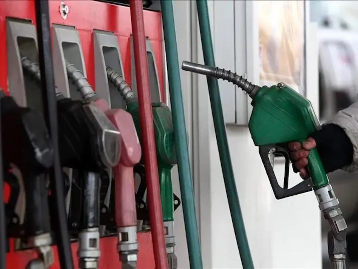 Motorin fiyatlarına zam geliyor: Litre fiyatı 80 TL sınırını aşacak Motorin fiyatlarına zam geliyor: Litre fiyatı 80 TL sınırını aşacak