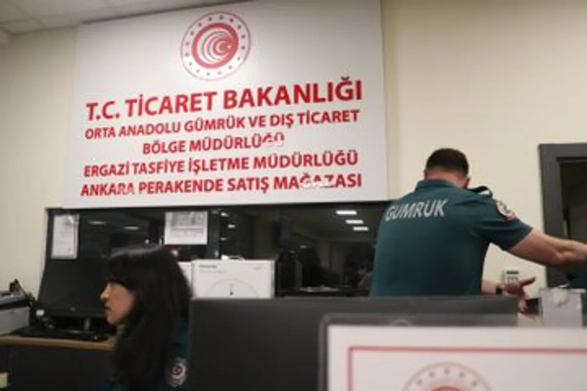 Ticaret Bakanlığı, Tasfiyelik Eşyaların Satışından 2,5 Milyar TL Kazandı Ticaret Bakanlığı, Tasfiyelik Eşyaların Satışından 2,5 Milyar TL Kazandı